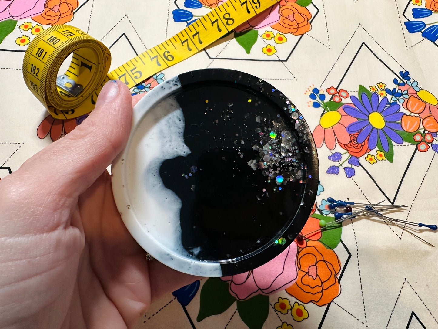 GLITTER Black and White Resin Magnetic Pin Dish