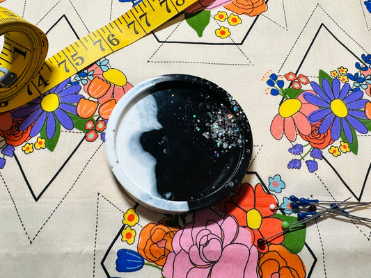GLITTER Black and White Resin Magnetic Pin Dish